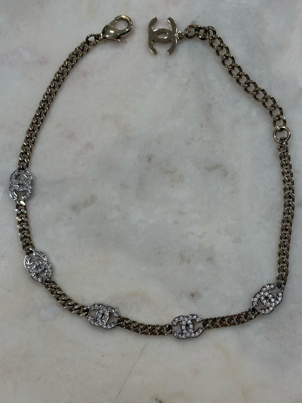 CHANEL Gold-plated Link Necklace with Crystal CC Motifs - Picture 8 of 12